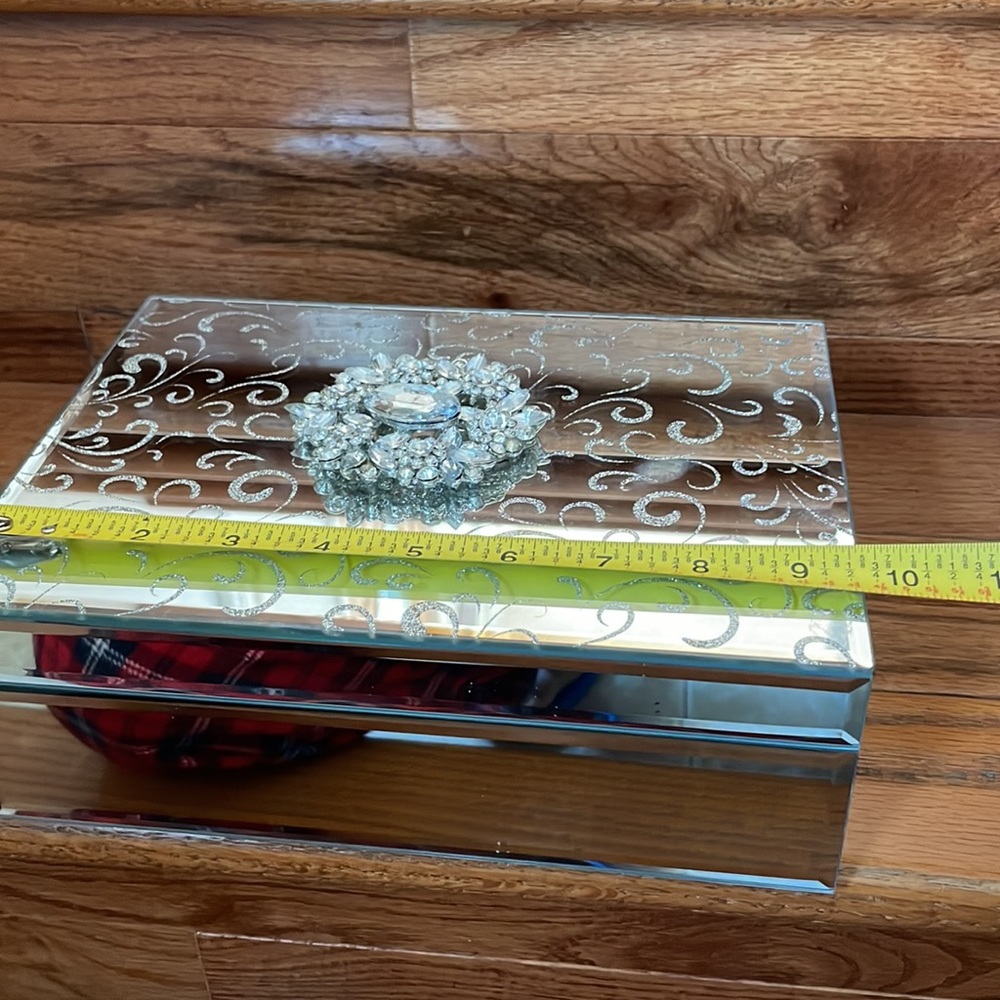 Classic Celebrations Personalized Mirrored Jewelry Box - Picture 12 of 12